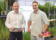 Verkoper Henk Thielen van Royal FloraHolland en John Hülsman van Hülsman. John toonde een breed assortiment aan grassen, tuinplanten en haagplanten.